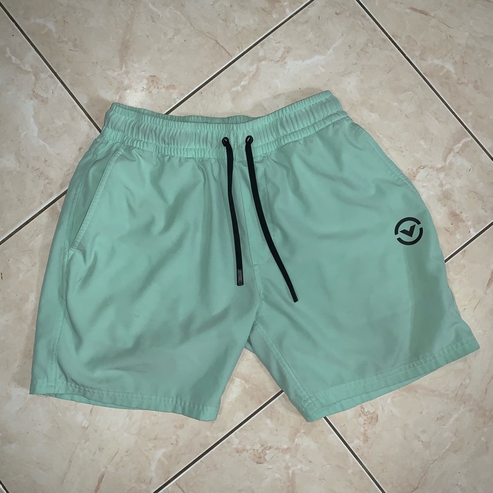 Virus Intl Evo Short